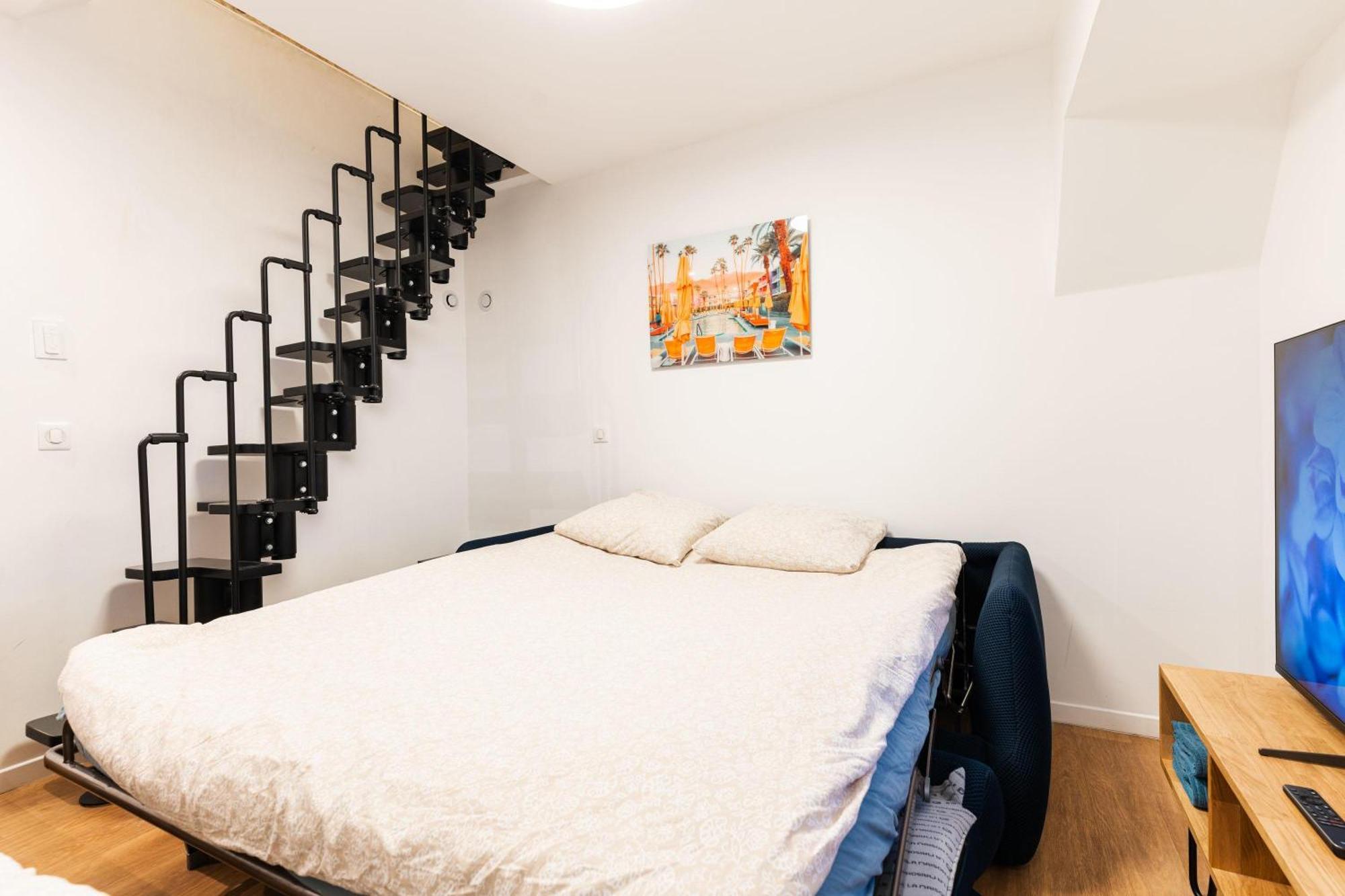 Loft 4 Bedroom Montmartre Pigalle Ac By Lcc Agency Paris Exterior photo